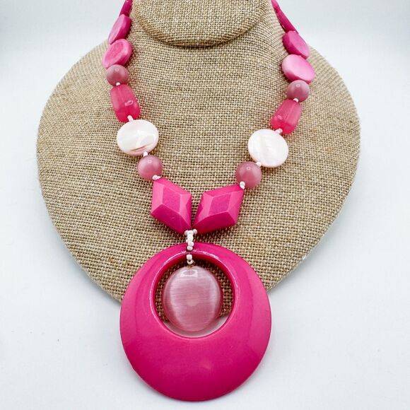 Vintage Bold Pink Statement Necklace Chunky Retro Beaded Pendant Mod Y2K Bright - Picture 5 of 11